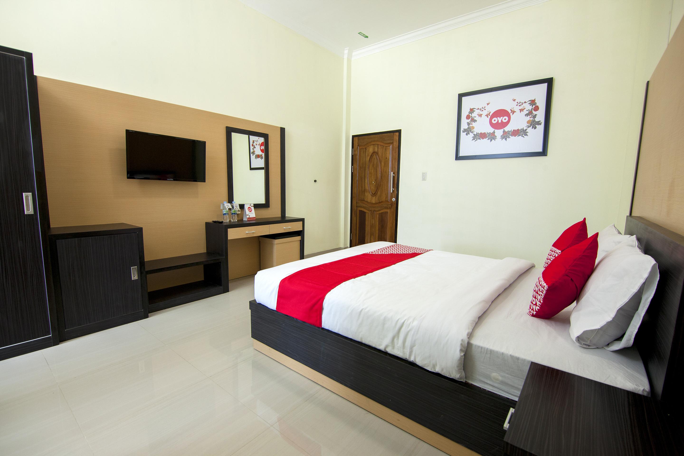 Capital O 540 Esther Hotel Balige Exterior photo