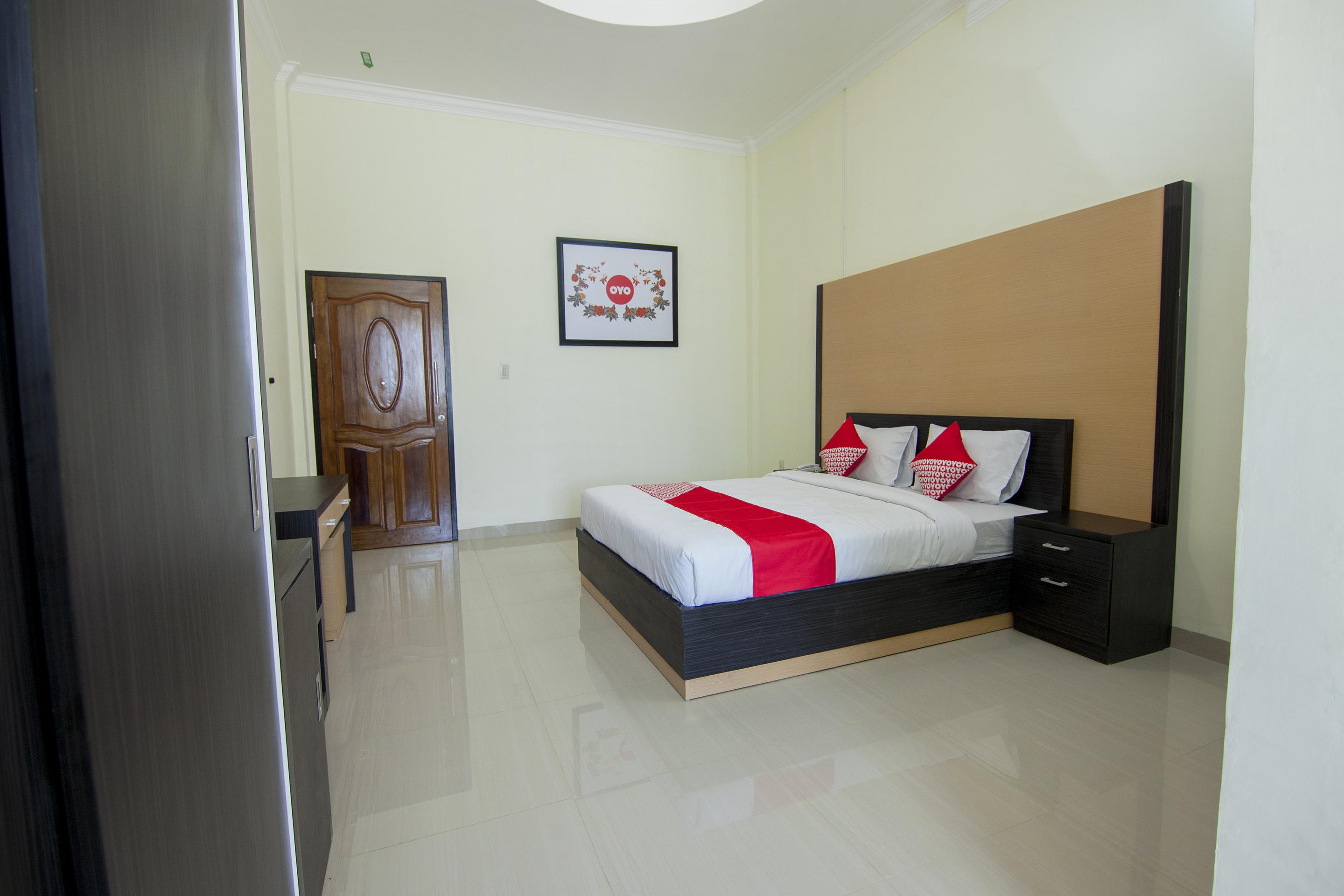 Capital O 540 Esther Hotel Balige Exterior photo