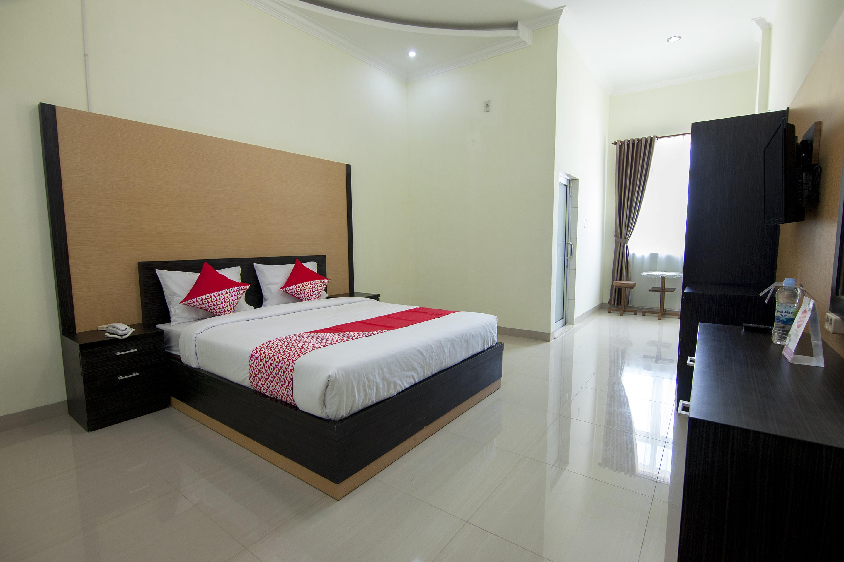Capital O 540 Esther Hotel Balige Exterior photo