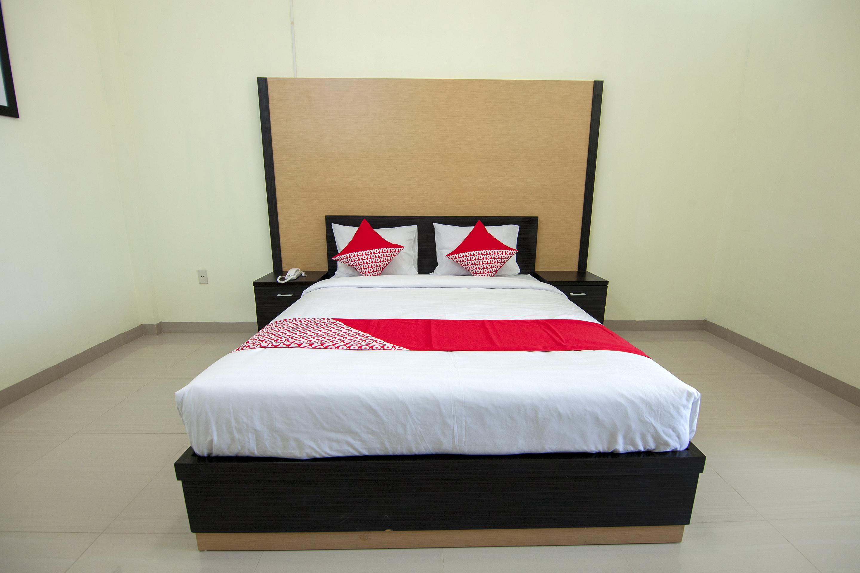 Capital O 540 Esther Hotel Balige Exterior photo