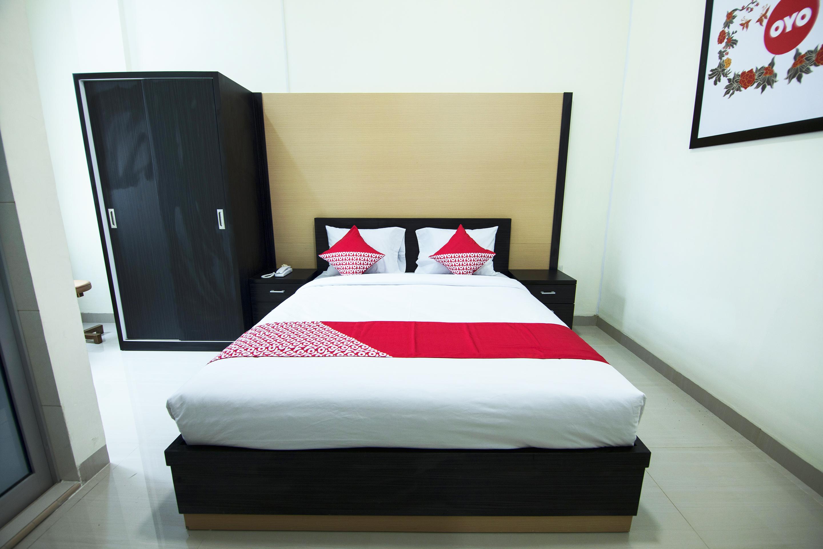 Capital O 540 Esther Hotel Balige Exterior photo
