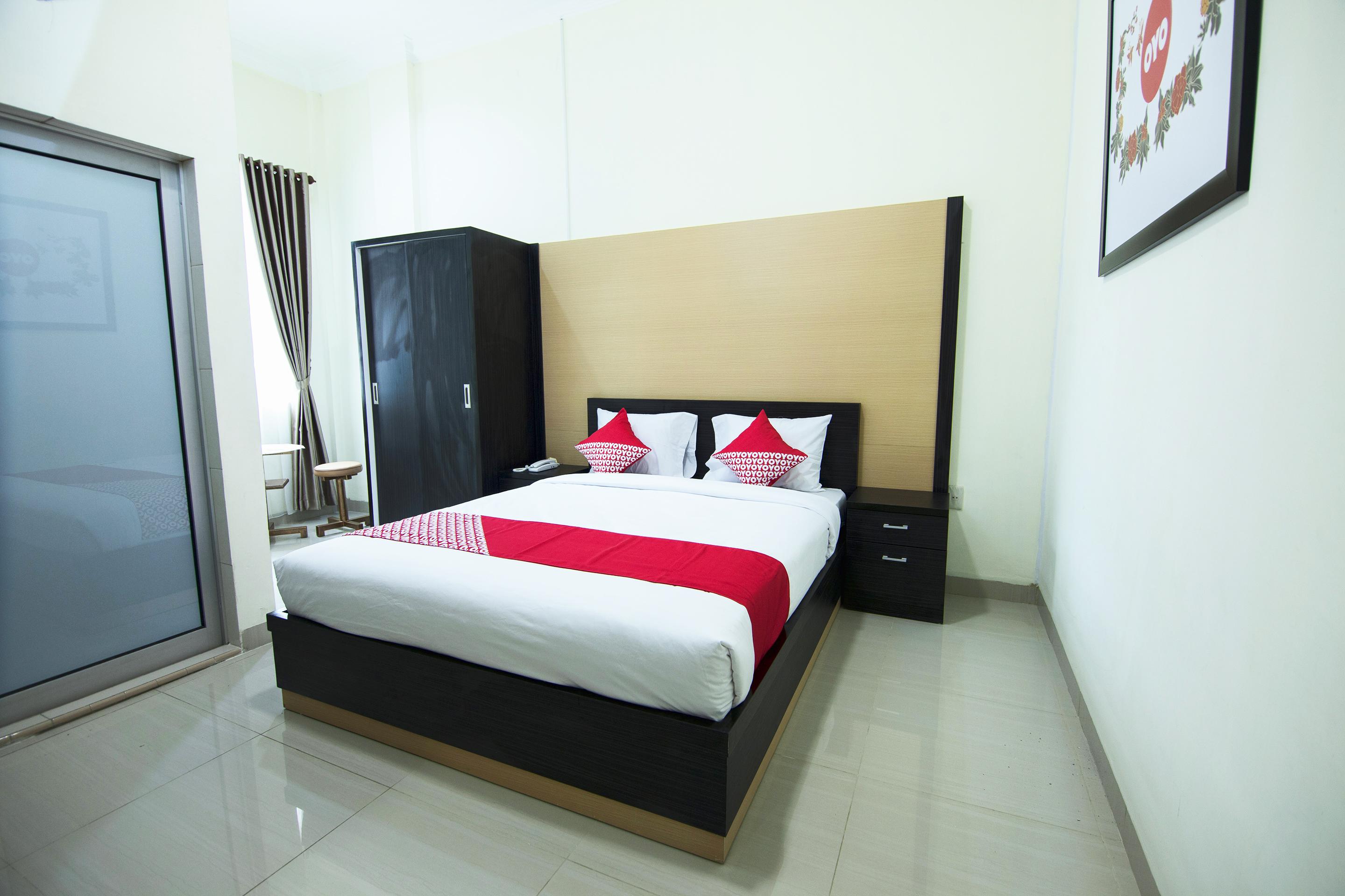 Capital O 540 Esther Hotel Balige Exterior photo