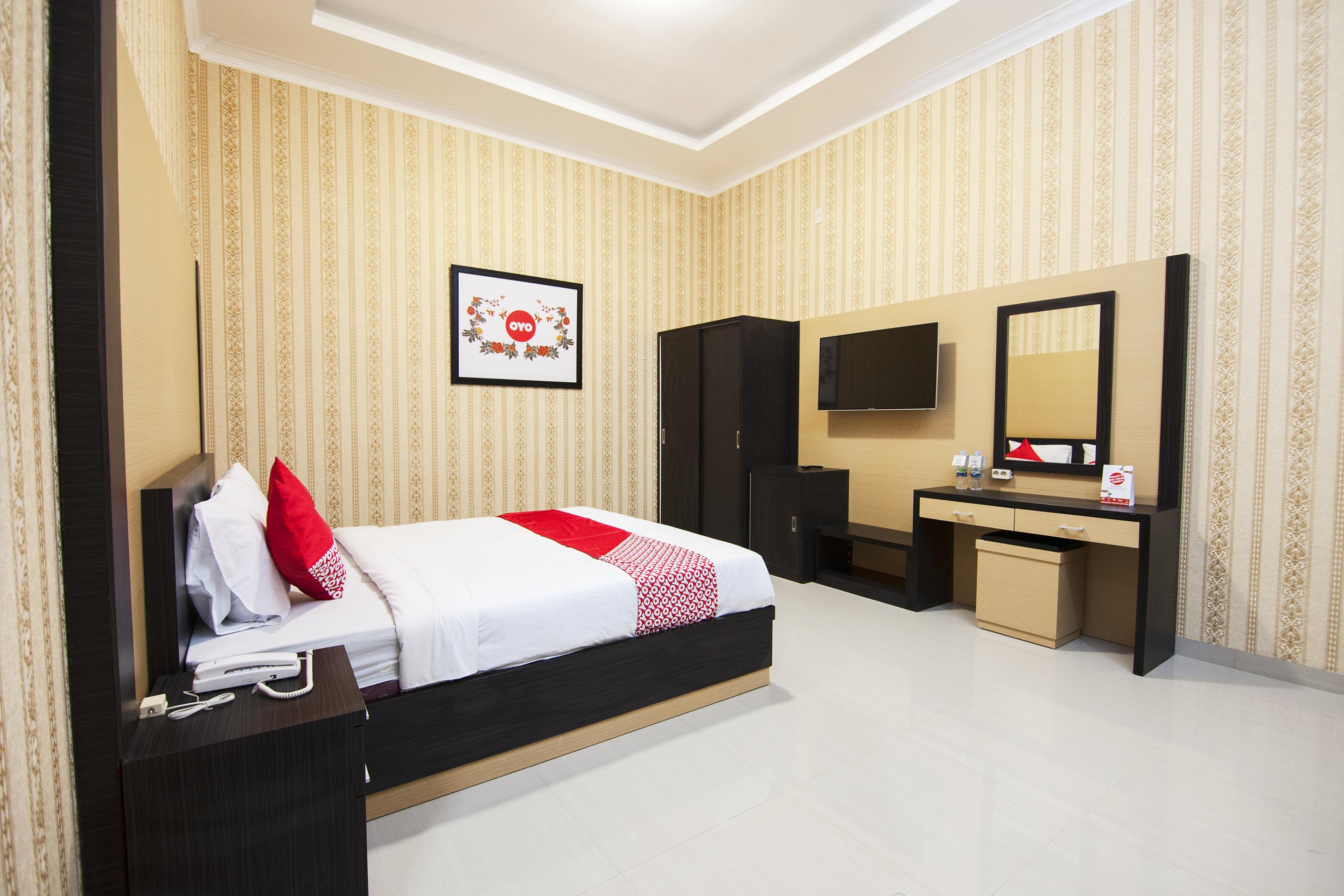 Capital O 540 Esther Hotel Balige Exterior photo