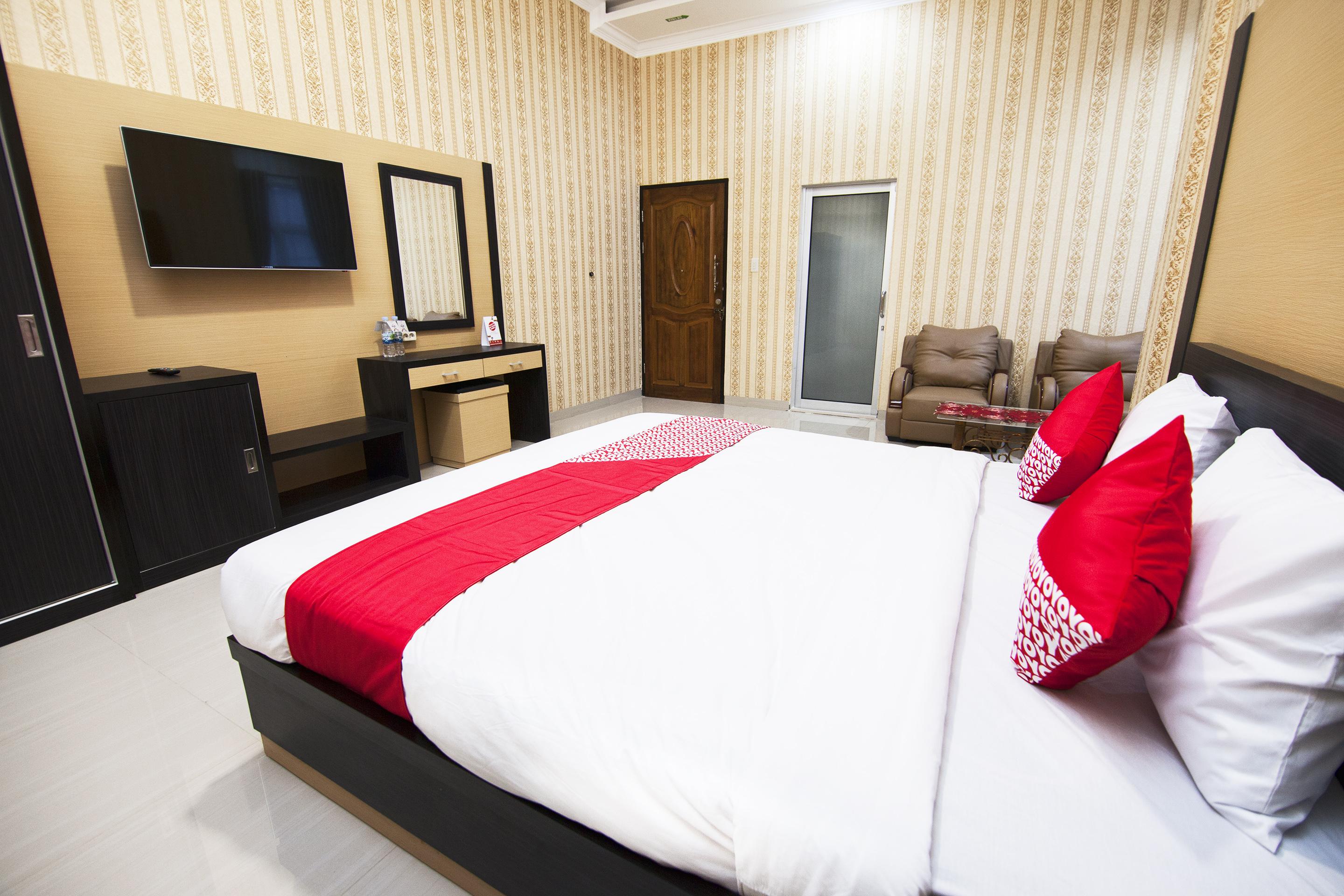 Capital O 540 Esther Hotel Balige Exterior photo