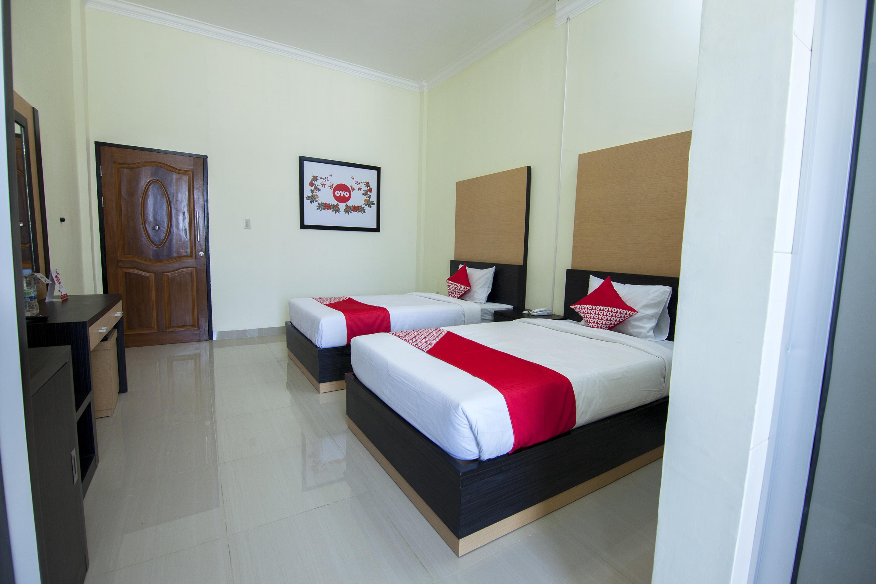 Capital O 540 Esther Hotel Balige Exterior photo