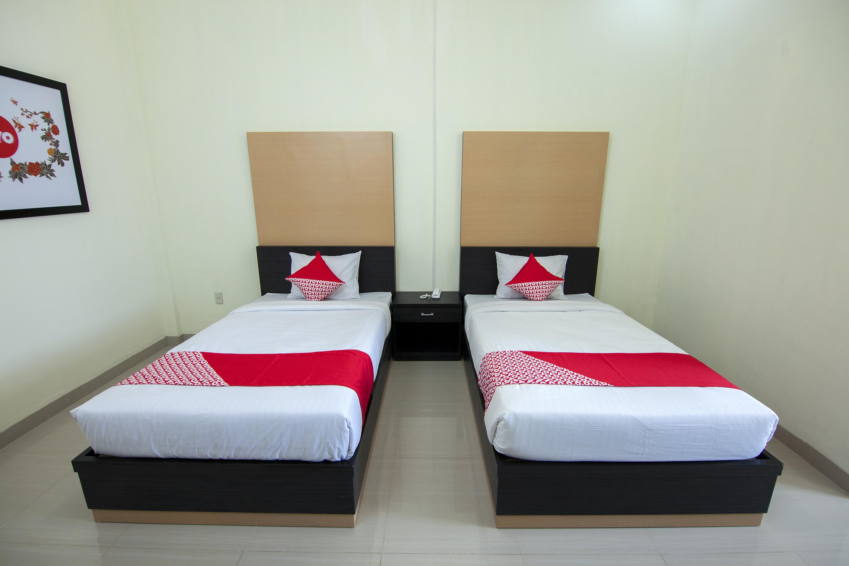 Capital O 540 Esther Hotel Balige Exterior photo