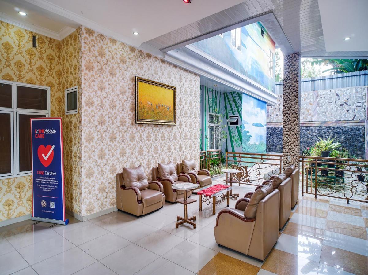Capital O 540 Esther Hotel Balige Exterior photo