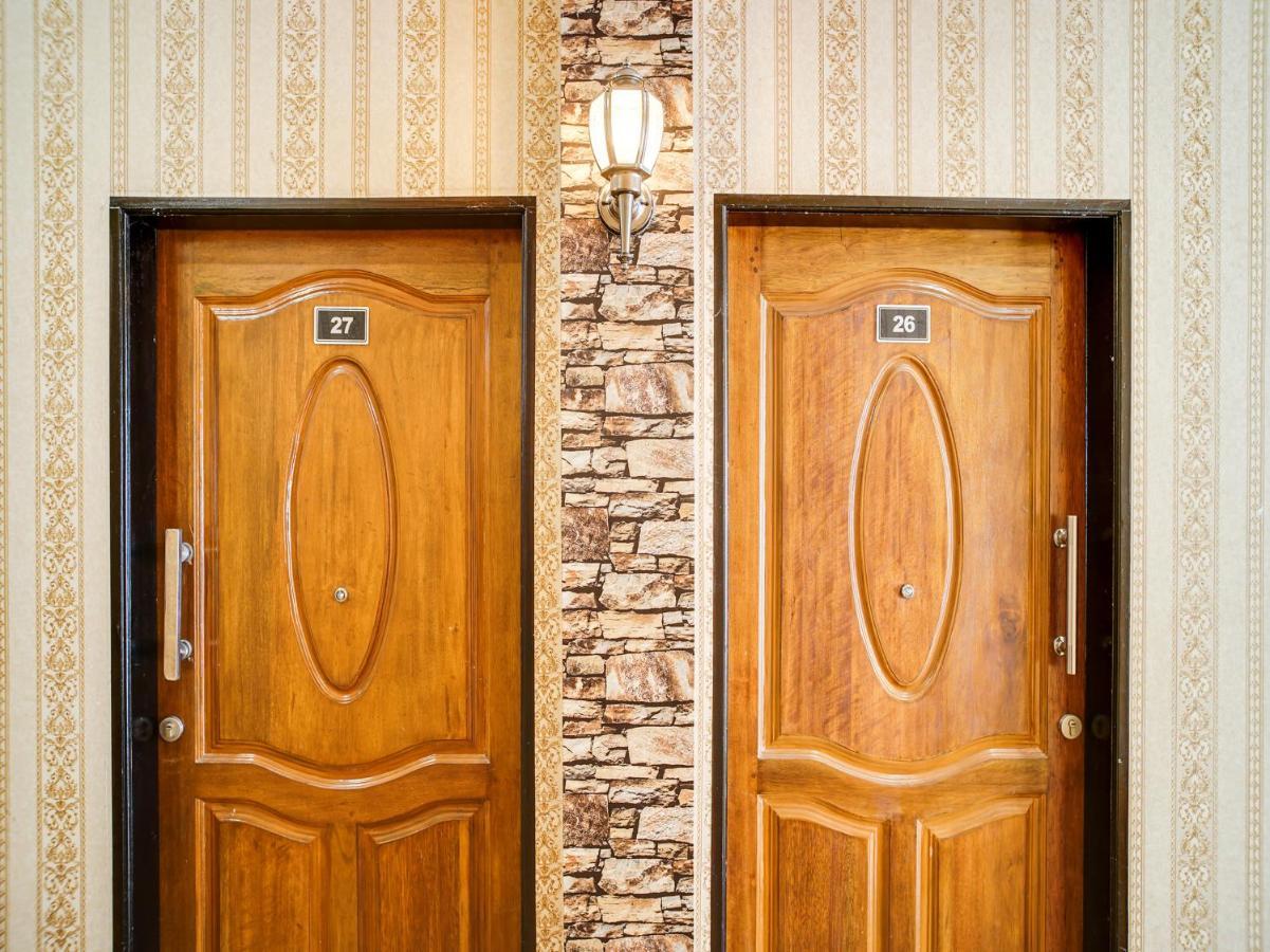 Capital O 540 Esther Hotel Balige Exterior photo