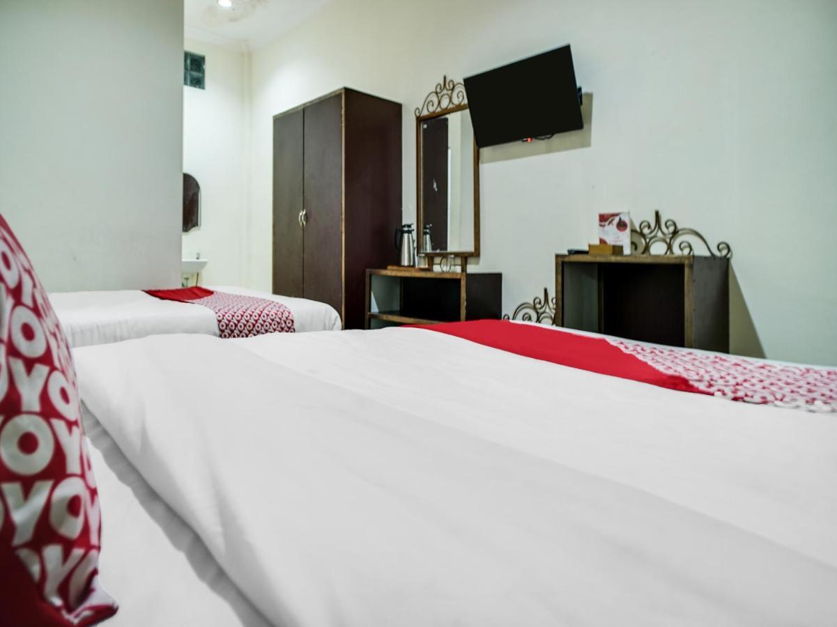 Capital O 540 Esther Hotel Balige Exterior photo