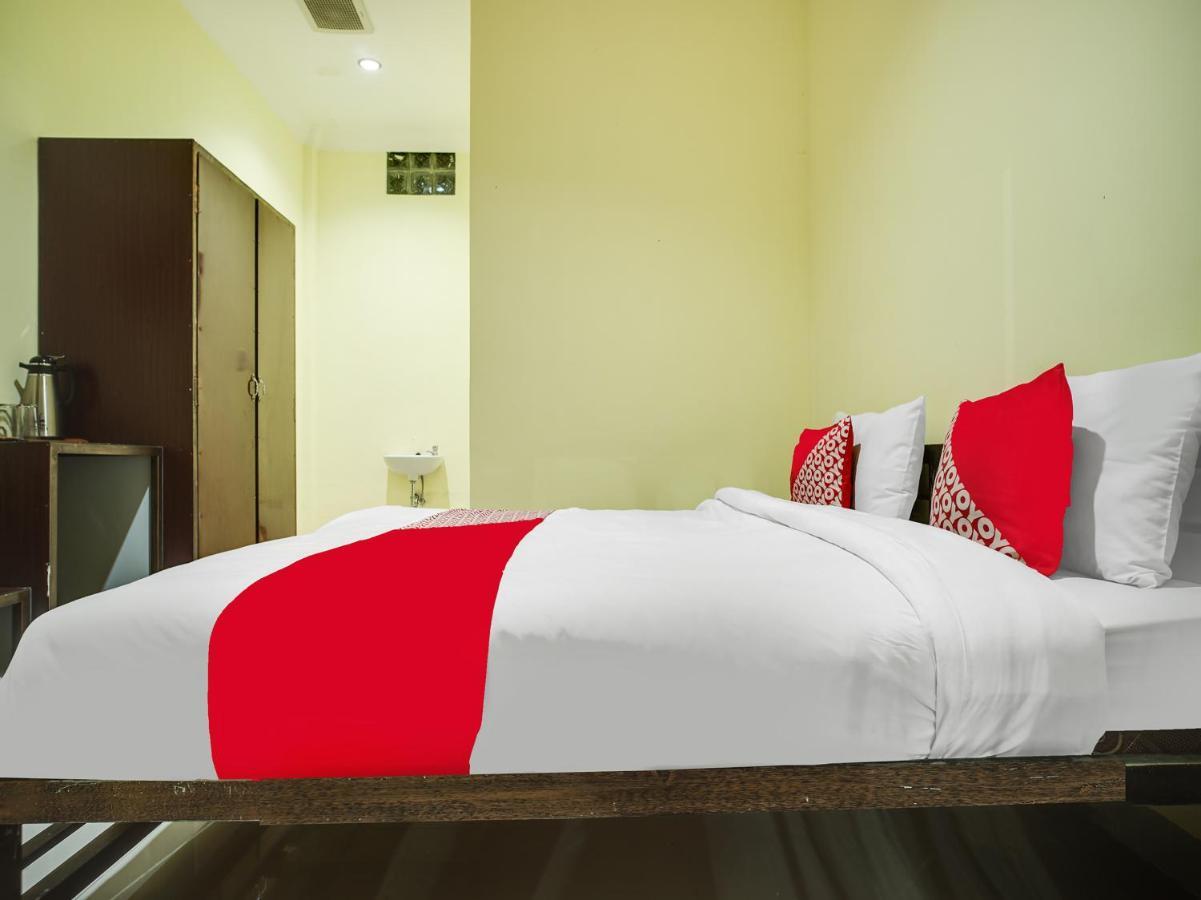 Capital O 540 Esther Hotel Balige Exterior photo